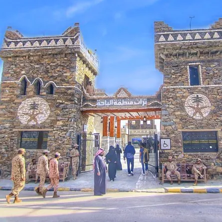 فنون العمارة السعودية القديمة تحول الجنادرية إلى لوحة فنية