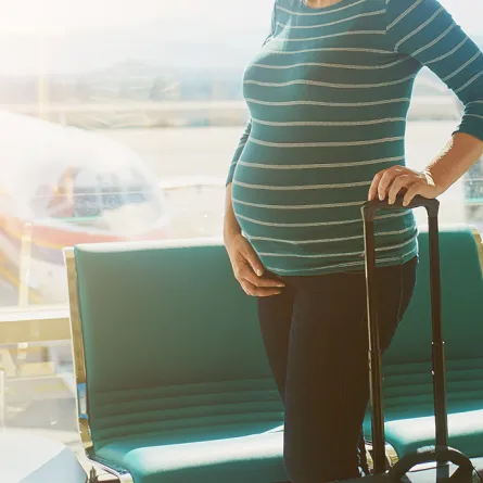 سفر المرأة الحامل.. هل هو آمن؟