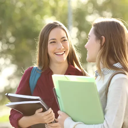 كيف أتعرف إلى صديقات في الجامعة