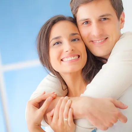 علامات حب الرجل للمرأة بجنون