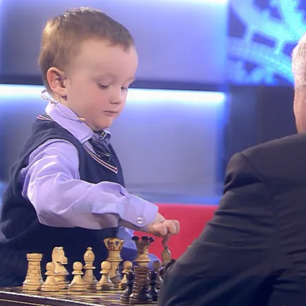 «ميشا أوسيبوف» الطفل العبقري أصغر لاعب شطرنج في العالم