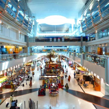 مطار دبي الدولي يصدح بـ "أنغام السعادة"