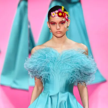 فساتين ريش فخمة موضة ربيع 2019 من أسبوع باريس للأزياء الراقية