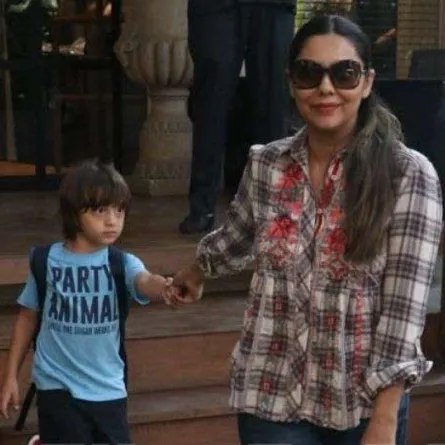 جوري خان تشعل تويتر بصور ابنها ابرام