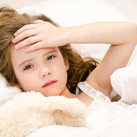 طرق لخفض درجة حرارة الطفل في المنزل