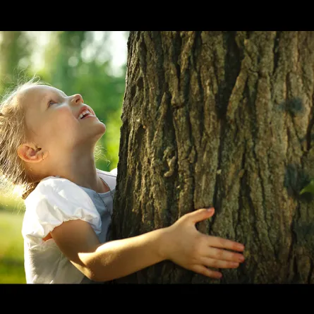 شاهد.. سحلية ضخمة وشرسة تهاجم طفلة بوحشية في أستراليا