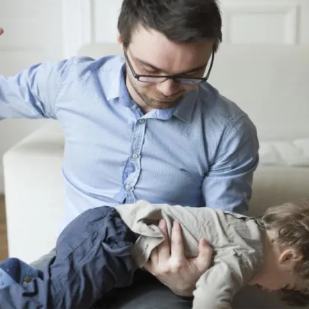 العقاب الجسدي للطفل يرتبط بالسلوك المُعادي في البلوغ