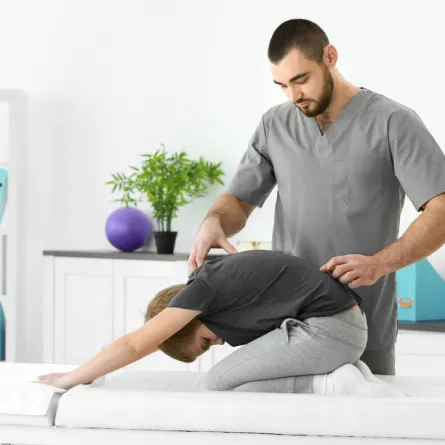 ما هو مرض الجنف الذي يهدد العمود الفقري لطفلك؟