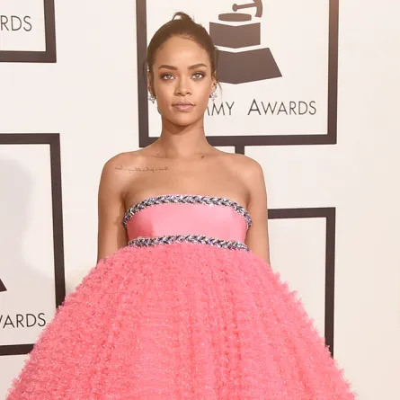 أجمل إطلالات جوائز الغرامي على مر الزمن