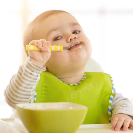 جدول غذاء الطفل بعمر عام ونصف