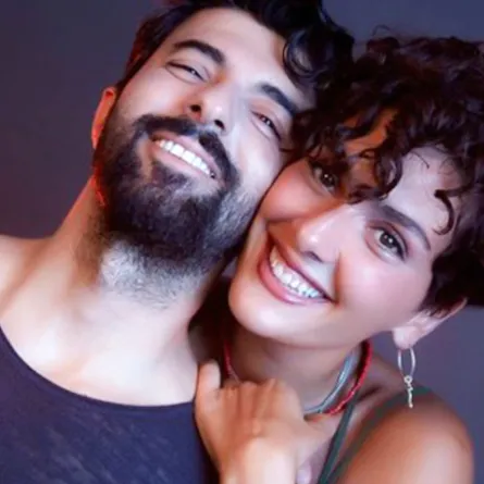 بيرغوزار كوريل وأنجين أكيوريك أجمل ثنائي فني في حفل افتتاح فيلمهما "حب واحد وحياتين"