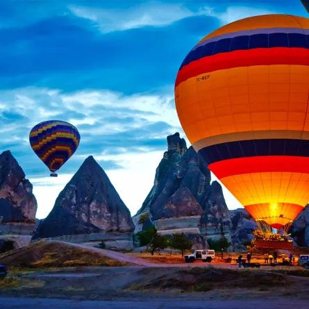 فيديو: هل تصبح العلا السعودية الوجهة الأشهر لعشاق الطيران بالمنطاد في المنطقة؟