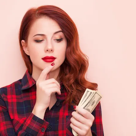 متى يصبح الاستقلال المادي للمرأة تسلطًا لا اكتفاء؟!