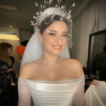 كيف علقت هازال كايا على عدم توجيهها دعوة لـ بيرين سات لحضور حفل زفافها؟