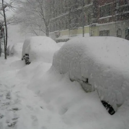 عاصفة ثلجية تضرب المناطق الغربية في كندا تعد الأقوى منذ عقود