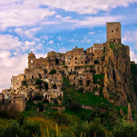 بالصور.. إليكم أشهر وأجمل الأماكن المهجورة في العالم