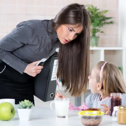 تخلّي عن العصبية وأعيدي الهدوء لأمومتك