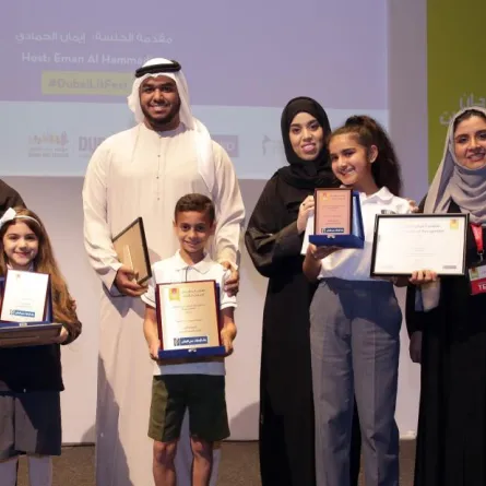 تكريم الطلاب الفائزين في مسابقة بنك الإمارات دبي الوطني (الشعر للجميع)