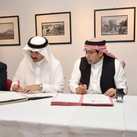 " غرفة مكة " توقع عقدًا لتعلم اللغة الفرنسية لأول مرة في العاصمة المقدسة