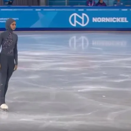 شاهد: الإماراتية «زهرة لاري» أول محجبة تشارك بالألعاب الشتوية في روسيا