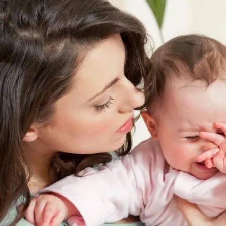 متى يجب أن تخاف الأمهات من كثرة بكاء الرضيع؟