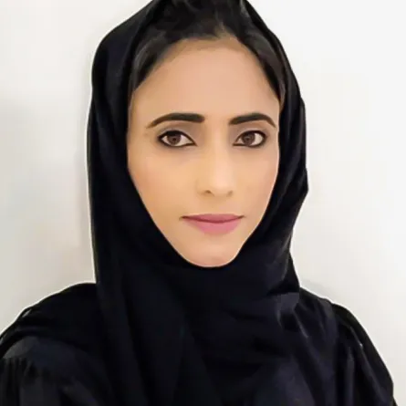 عبير الشحي إماراتية تطرح قاموس لغة إشارة مبتكر