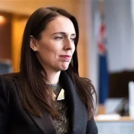 رئيسة وزراء نيوزيلندا جاسيندا أرديرن، تخلع اسم: «سفاح المسجدين» عنه إعلامياً