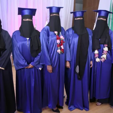 حرم أمير المدينة المنورة  تزف 98 خريجة لسوق العمل السعودي