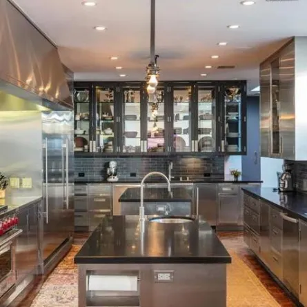 تصاميم مطابخ جرئية في منازل المشاهير