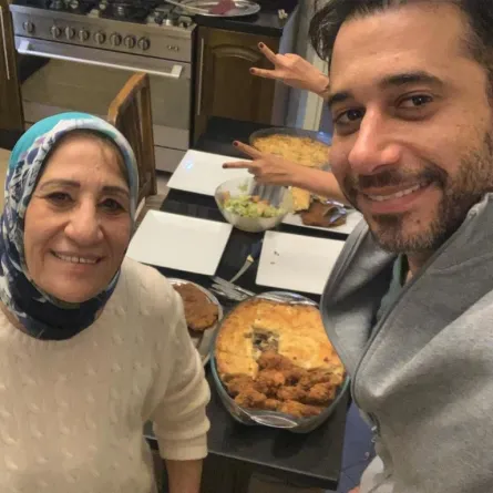 أوّل ظهور لزوجة الفنان صلاح السعدني المحجبة على السوشال ميديا