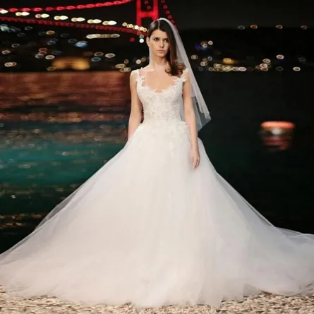 بيرين سات تخرج عن صمتها وتنفي خبر طلاقها من كينان دوغلو