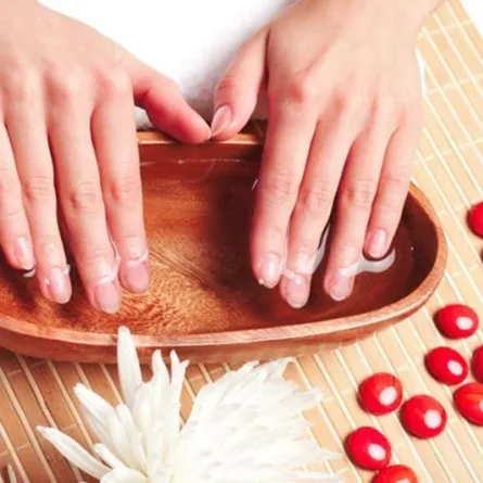 خلطات منزلية للتخلص من إصفرار الاظافر