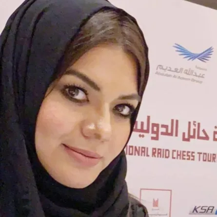 من هي هنادي التي لَفَتَتْ الأَنْظَارَ في بطولةِ حائل الدوليةِ للشطرنج؟