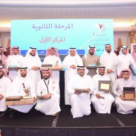 مدير تعليم جدة يكرم الفائزين والفائزات بجائزة القيم