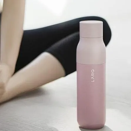 أول قارورة ماء ذاتية التنظيف