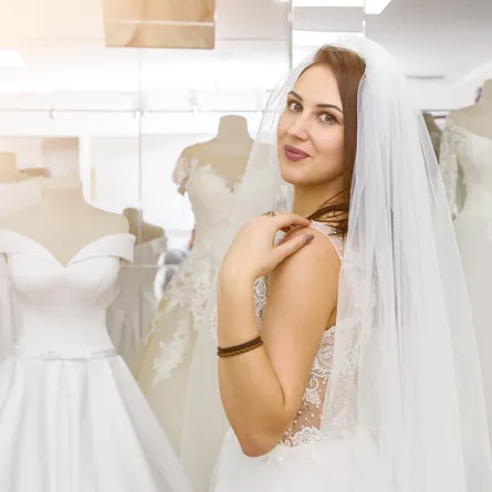 كيف تضعين ميزانية فستان الزفاف؟