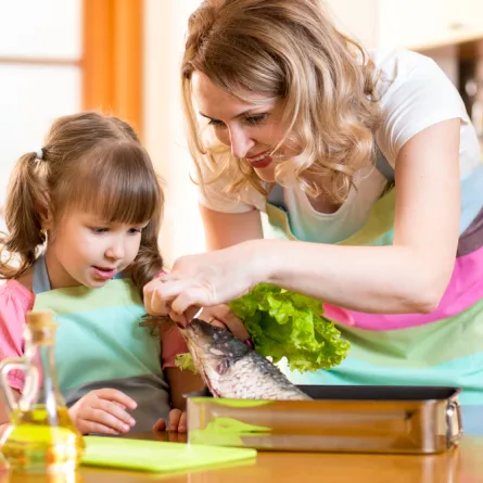 دراسة أميركية: هناك علاقة بين تناول السمك ونوم وذكاء الطفل