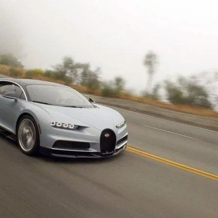 ابن ملياردير صيني يشتري سيارة «بوغاتي» بأغرب طريقة