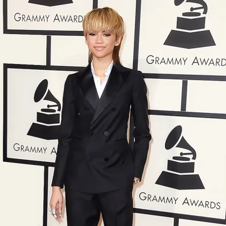 لصاحبات البشرة الخمرية .. استلهمي اطلالتكِ الرسمية من زيندايا