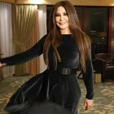 مكياج اليسا ناعم في حفلتها في السعودية وتسريحة شعرها منسدلة