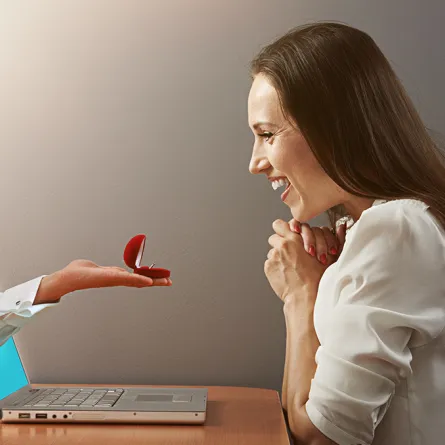 هل أنتم مع الزواج من خلال «الخاطبة» الإلكترونية؟