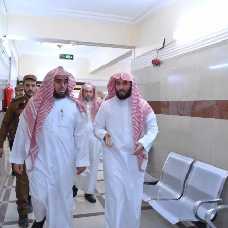 وزير العدل يزور محاكم القريات ويطلق مشاريع ومبادرات عدلية تطويرية