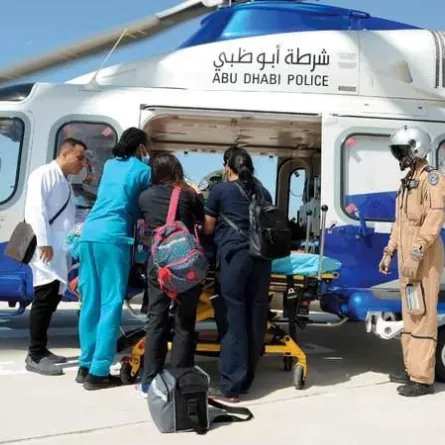 شرطة أبوظبي تحقق أمنية طفلة بأن تكون «أميرة البحر»