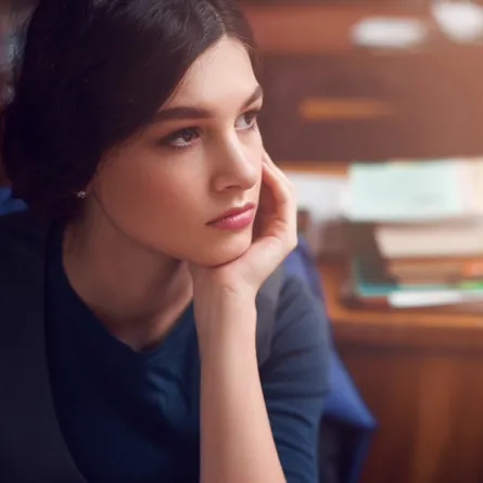 7 جوانب مظلمة في شخصية المرأة ونصائح للتخلص منها