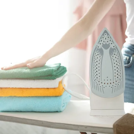 خطوات تنظيف المكواة بالخل