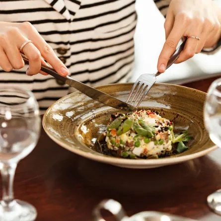 آداب الطعام حسب الاتيكيت