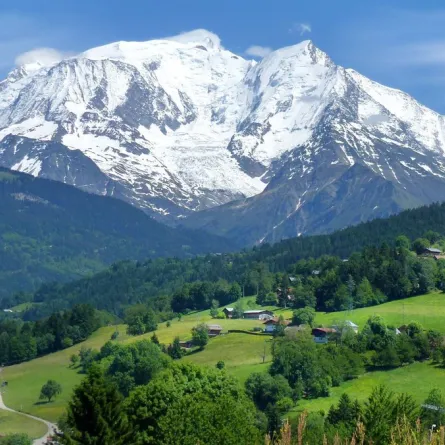 قصة الأضواء الساحرة في جبال الألب.. مواجهة الفــنّ للتغير المناخي