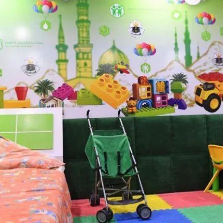 غرفةُ لألعابِ أطفالٍ في ساحة المسجد النبوي