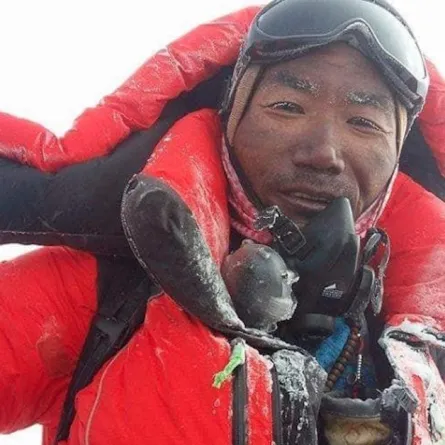 نيبالي يحطم الرقم القياسي بهزمه قمة إيفرست 23 مرة