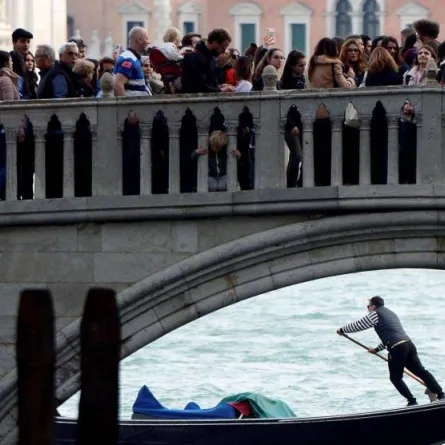 مدينة البندقية الإيطالية تفرض قواعد صارمة على السياح غير المحترمين